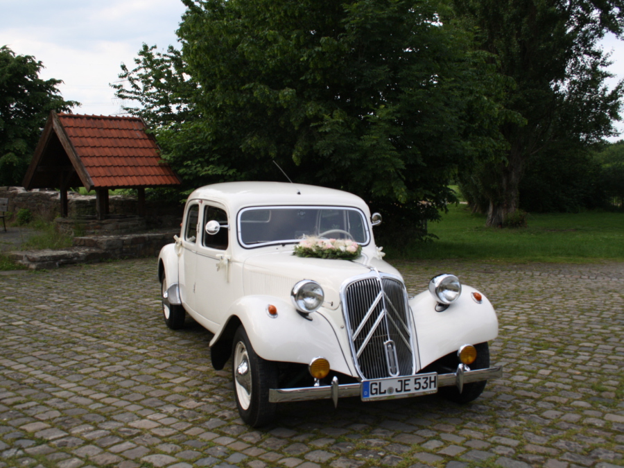 Oldtimer mieten Köln - Citroen 11 CV - weiß